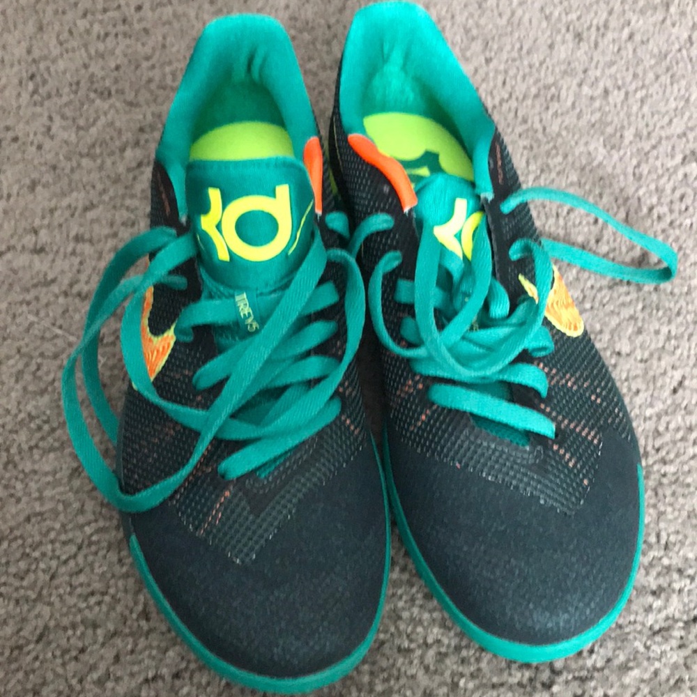 Nike tennis shoes